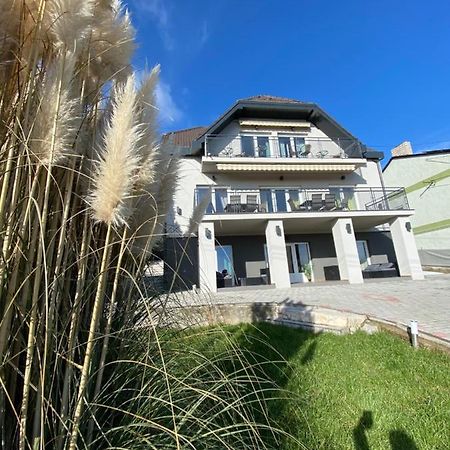 Balkon Apartmanhaz Panzio バラトンフレド エクステリア 写真