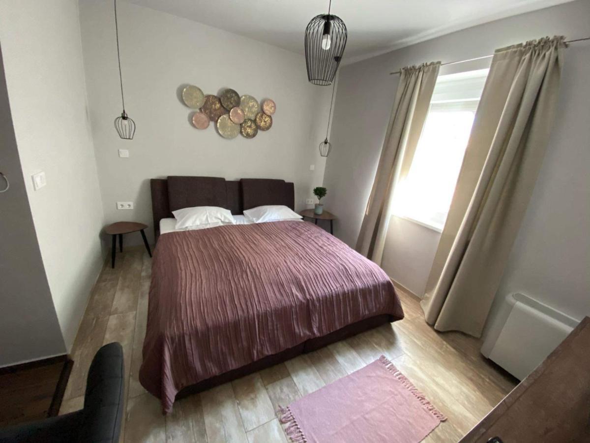 Balkon Apartmanhaz Panzio バラトンフレド エクステリア 写真
