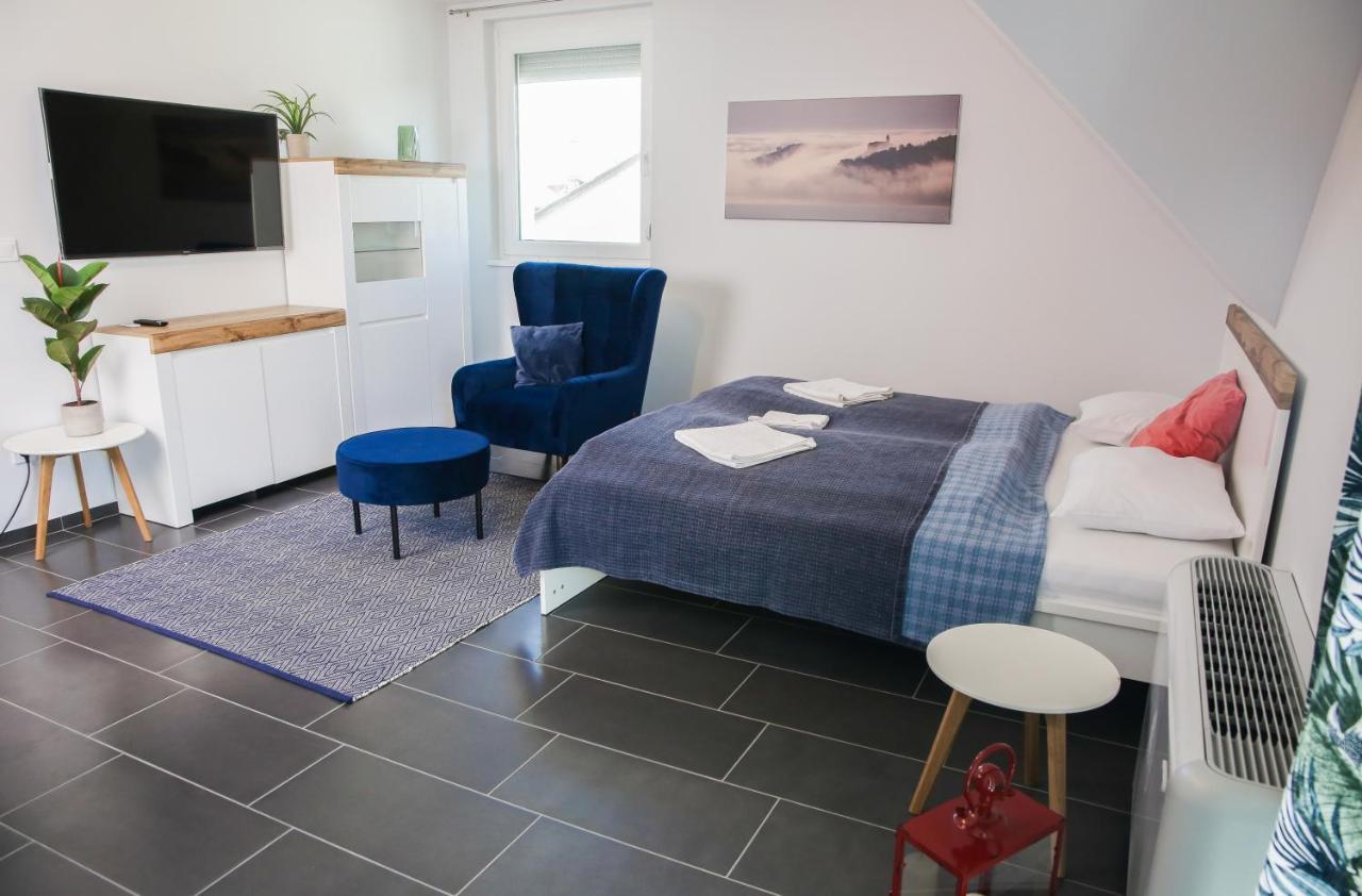 Balkon Apartmanhaz Panzio バラトンフレド エクステリア 写真