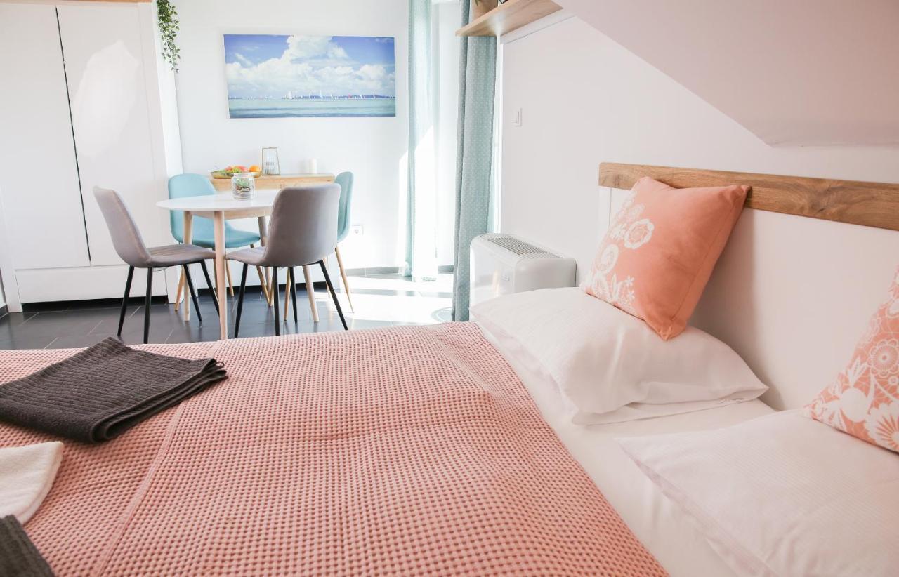 Balkon Apartmanhaz Panzio バラトンフレド エクステリア 写真