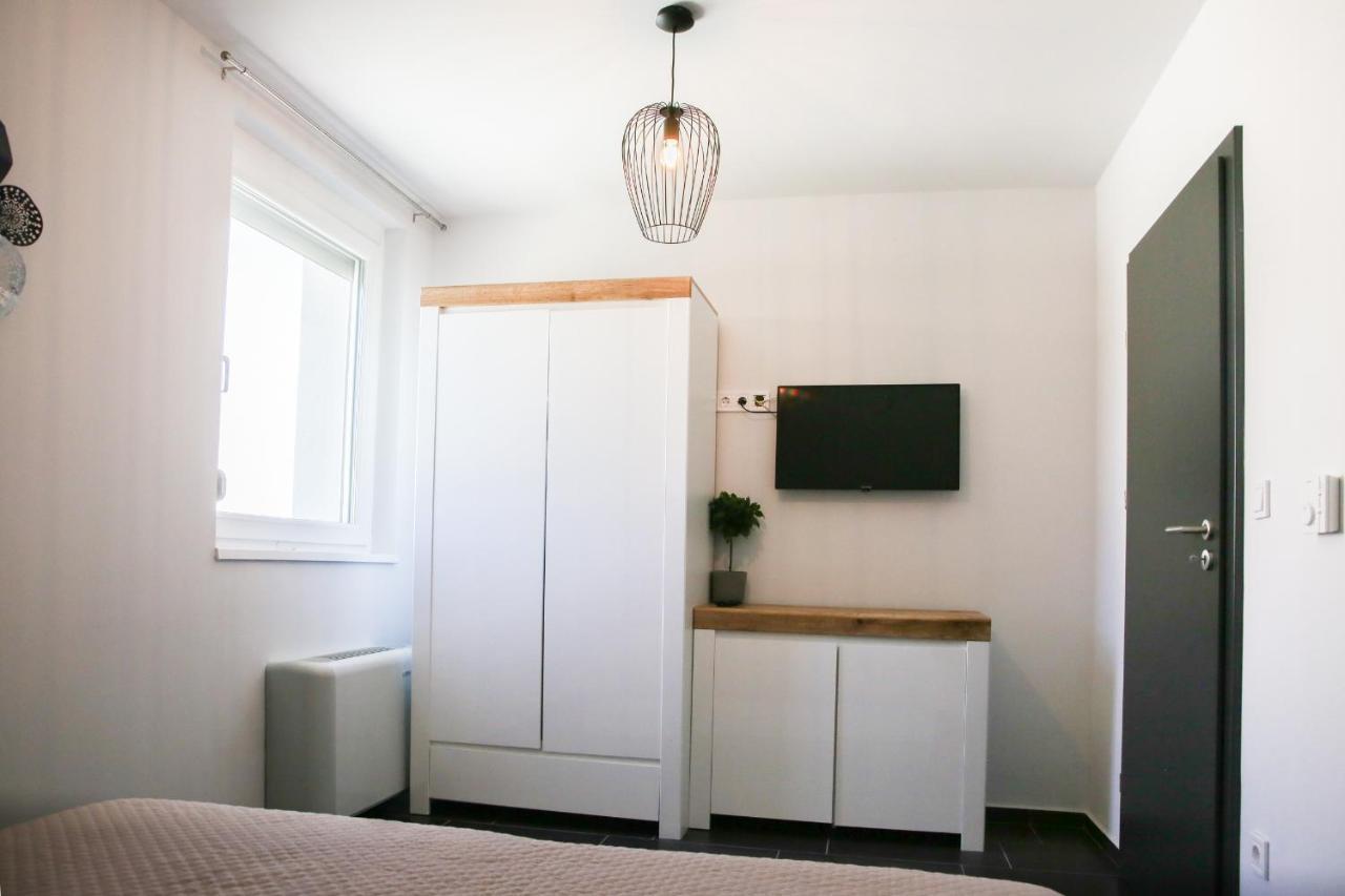 Balkon Apartmanhaz Panzio バラトンフレド エクステリア 写真