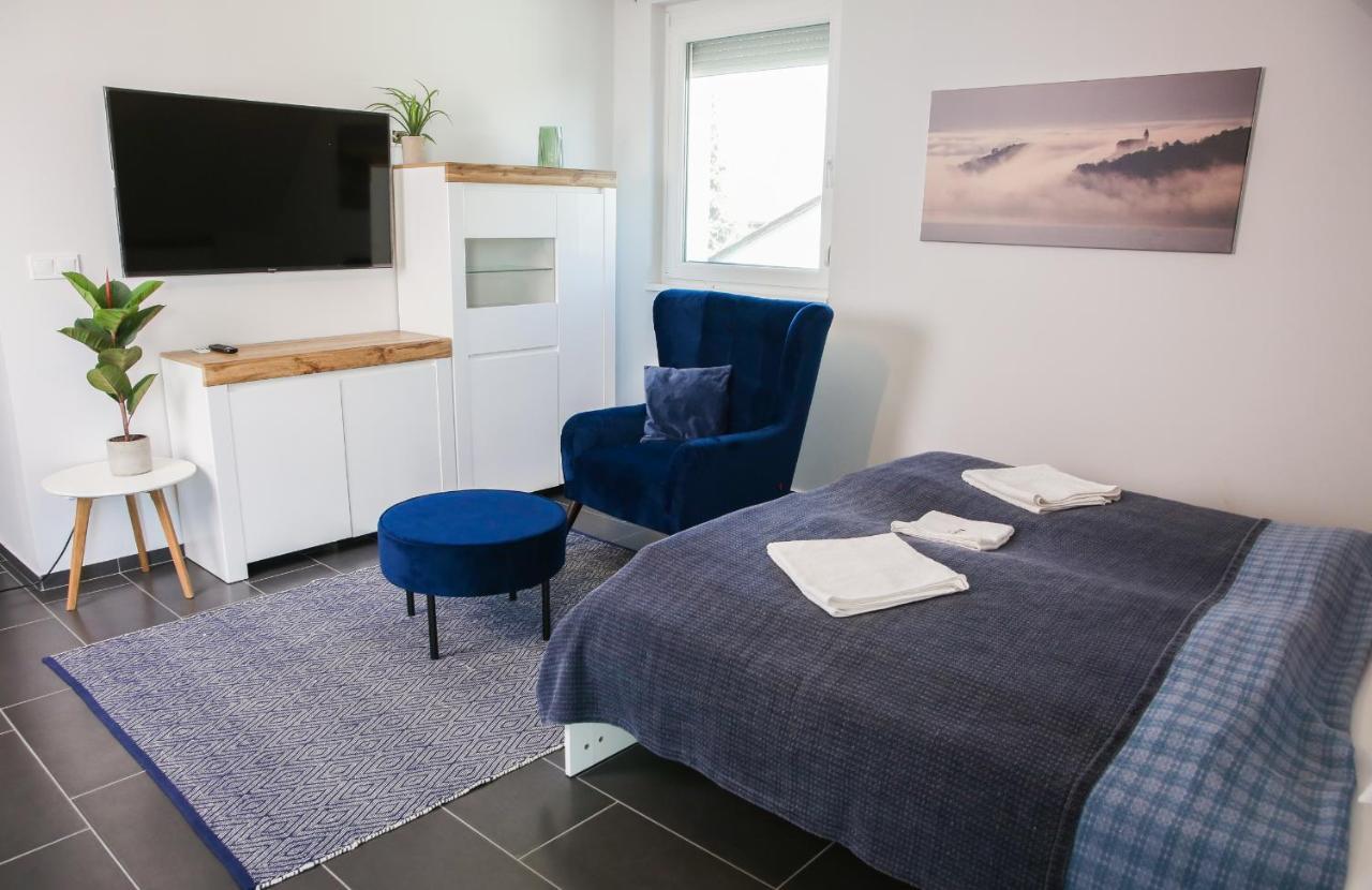 Balkon Apartmanhaz Panzio バラトンフレド エクステリア 写真