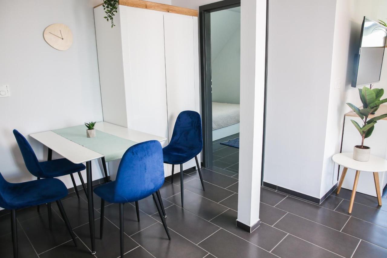 Balkon Apartmanhaz Panzio バラトンフレド エクステリア 写真
