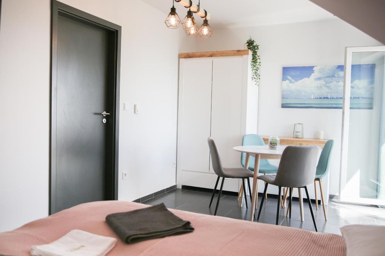 Balkon Apartmanhaz Panzio バラトンフレド エクステリア 写真