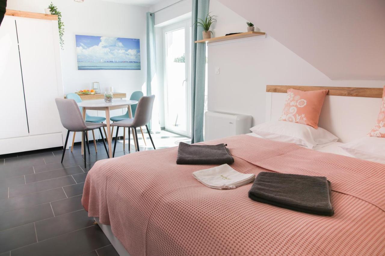 Balkon Apartmanhaz Panzio バラトンフレド エクステリア 写真