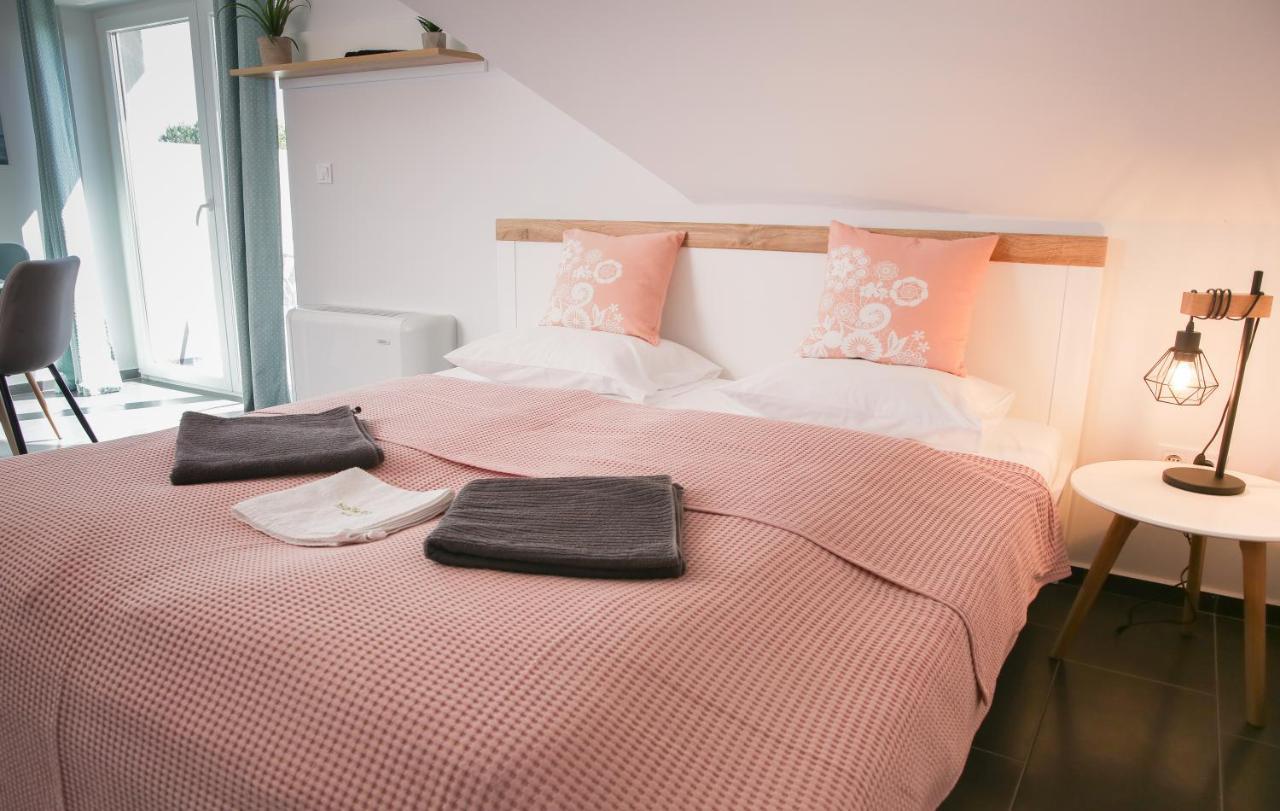 Balkon Apartmanhaz Panzio バラトンフレド エクステリア 写真