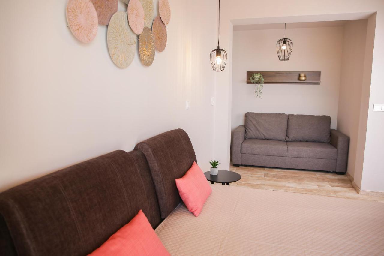 Balkon Apartmanhaz Panzio バラトンフレド エクステリア 写真