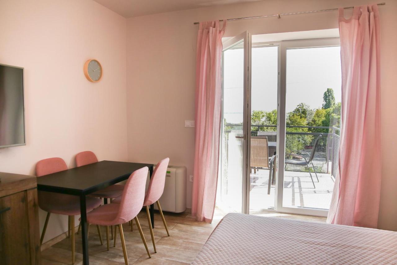 Balkon Apartmanhaz Panzio バラトンフレド エクステリア 写真
