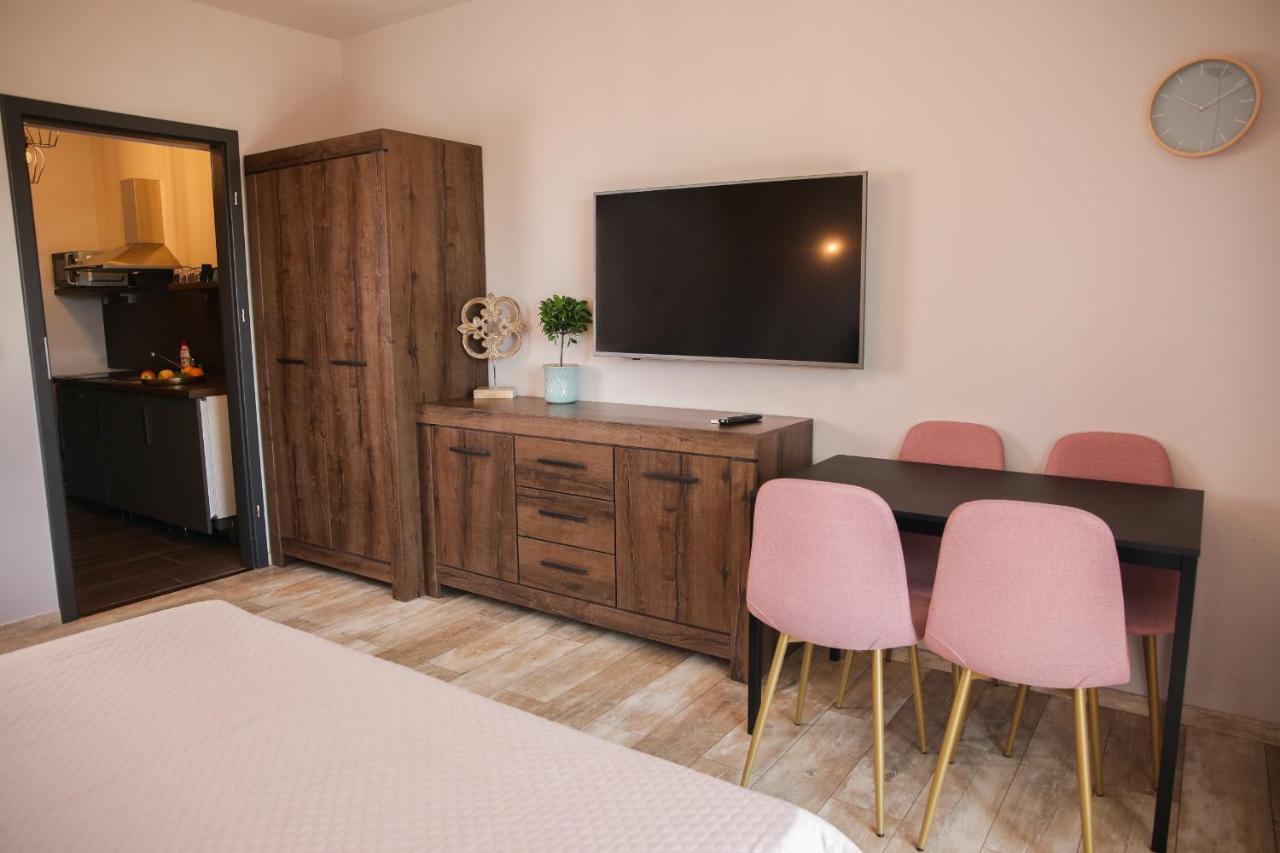 Balkon Apartmanhaz Panzio バラトンフレド エクステリア 写真