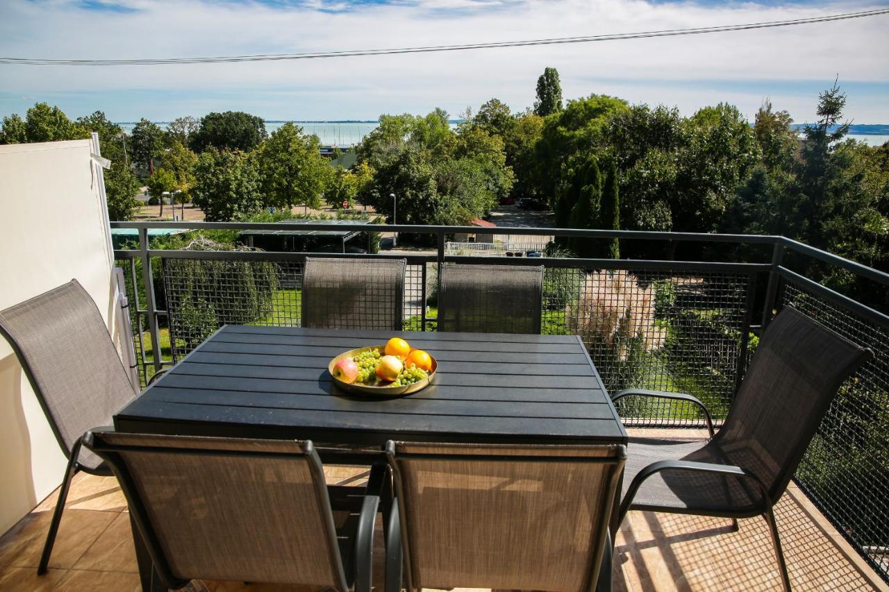 Balkon Apartmanhaz Panzio バラトンフレド エクステリア 写真