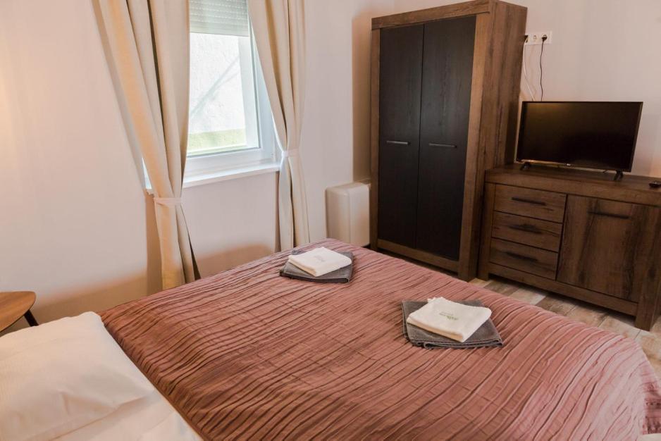 Balkon Apartmanhaz Panzio バラトンフレド エクステリア 写真