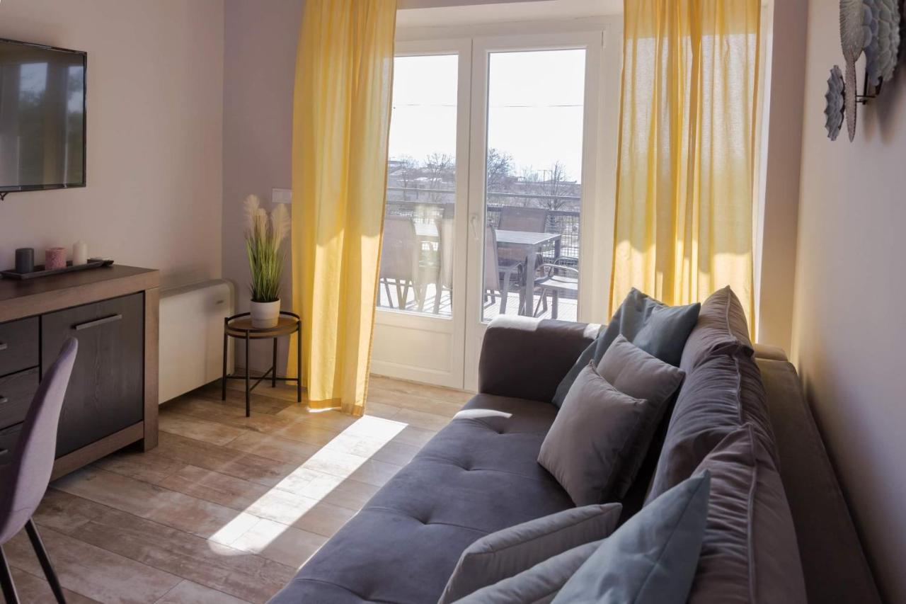 Balkon Apartmanhaz Panzio バラトンフレド エクステリア 写真