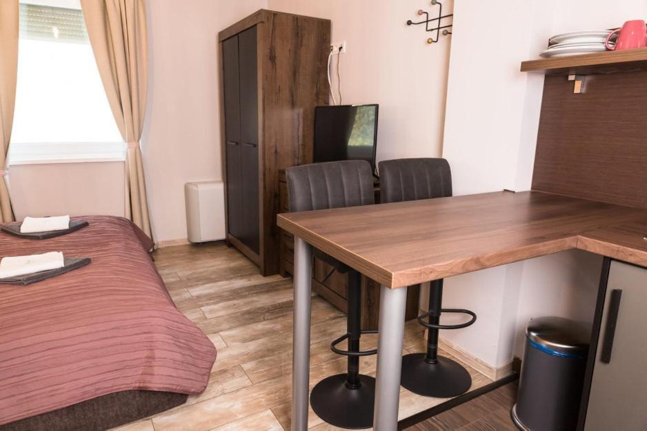 Balkon Apartmanhaz Panzio バラトンフレド エクステリア 写真