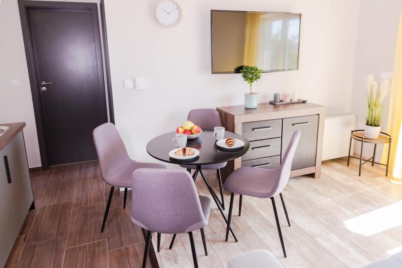 Balkon Apartmanhaz Panzio バラトンフレド エクステリア 写真
