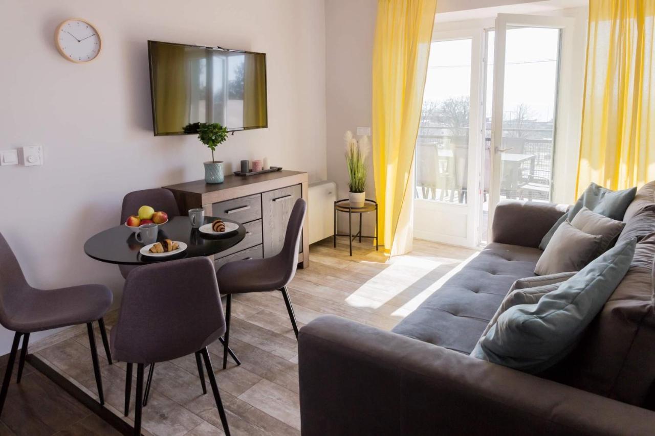 Balkon Apartmanhaz Panzio バラトンフレド エクステリア 写真