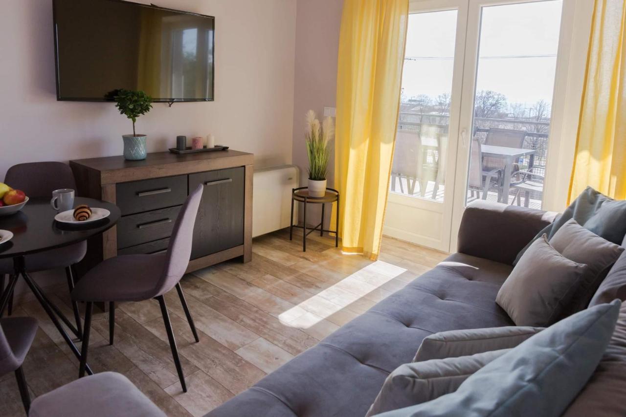 Balkon Apartmanhaz Panzio バラトンフレド エクステリア 写真