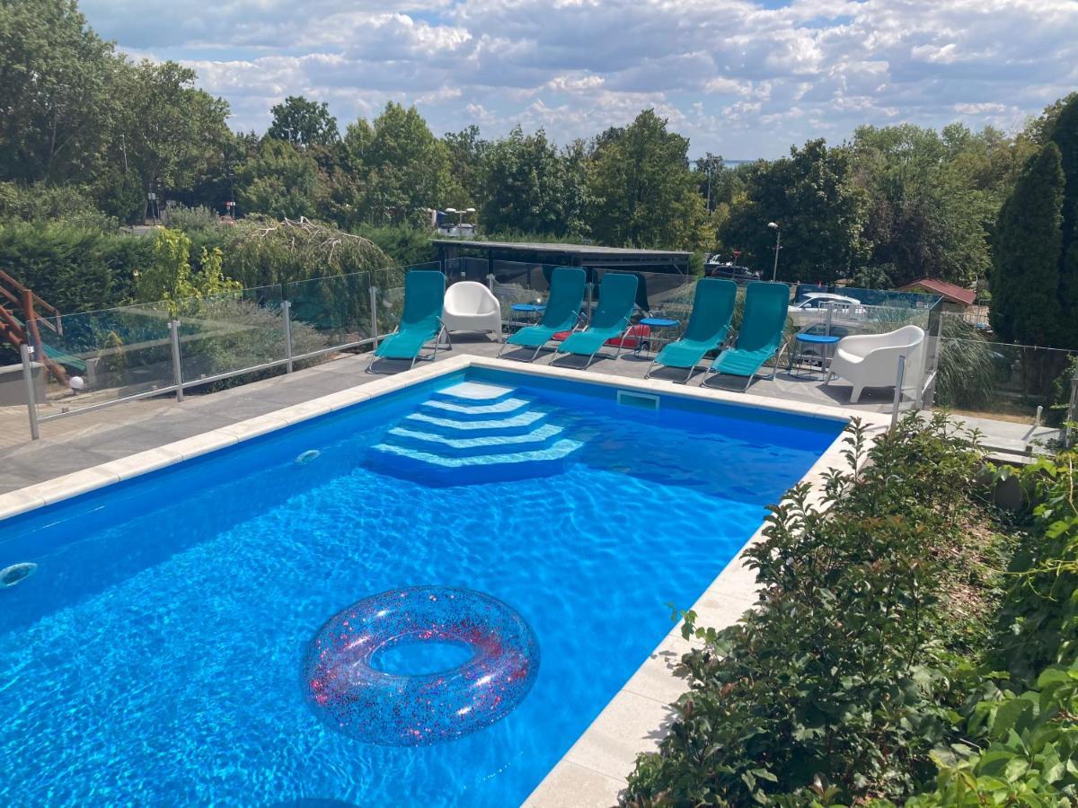 Balkon Apartmanhaz Panzio バラトンフレド エクステリア 写真