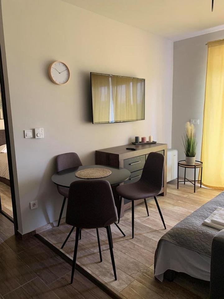 Balkon Apartmanhaz Panzio バラトンフレド エクステリア 写真