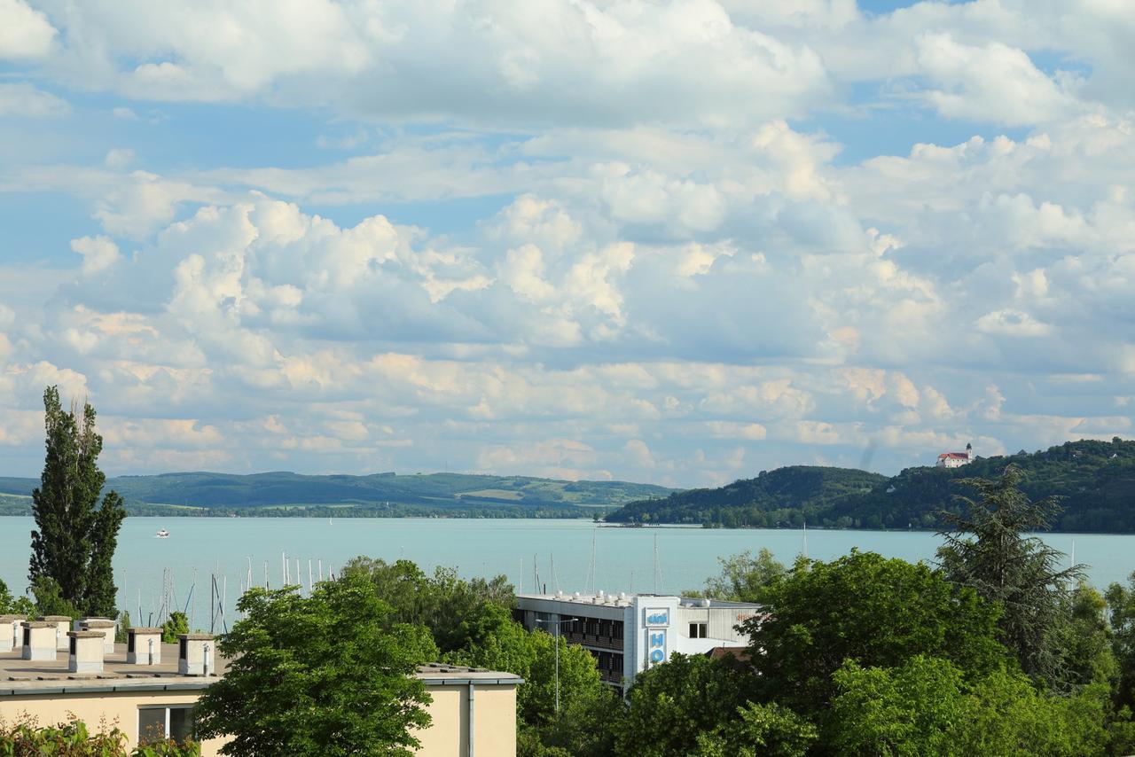Balkon Apartmanhaz Panzio バラトンフレド エクステリア 写真